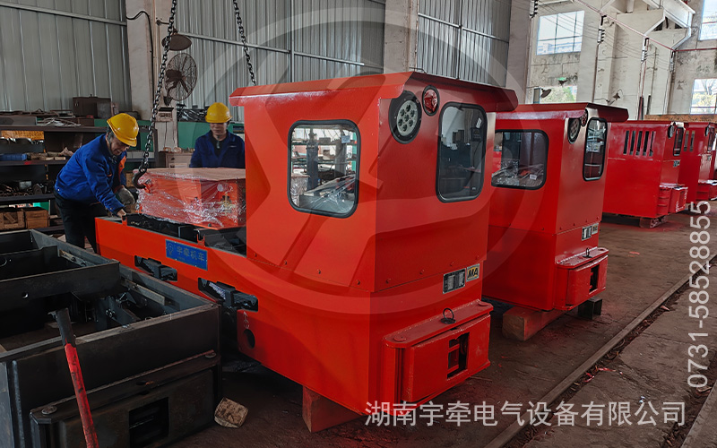 5噸鋰電池電機車運抵礦山 1.jpg