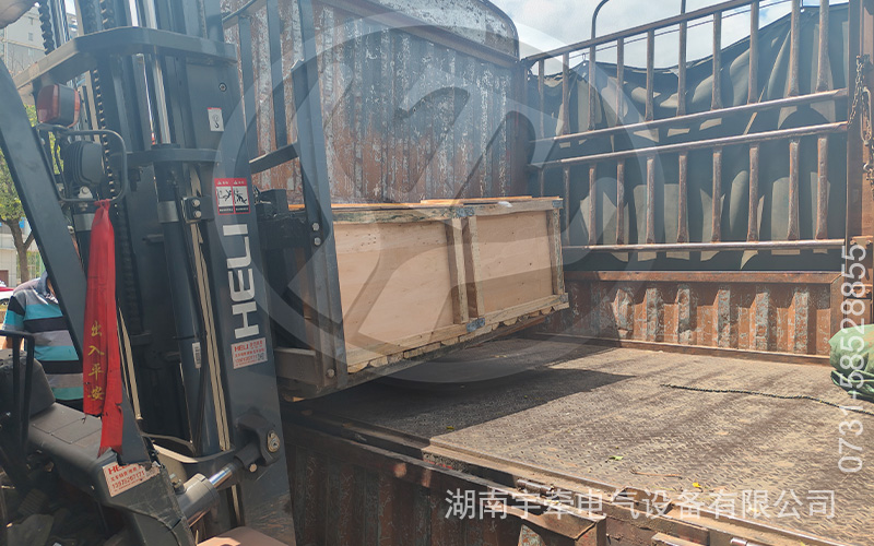 ZQ-21礦用直流牽引電機發貨 4.jpg